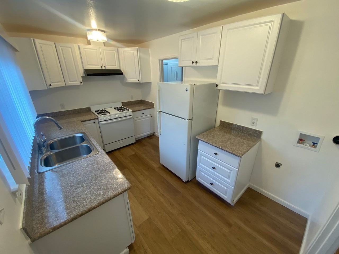 21411 Locust St - Photo 6 of 21