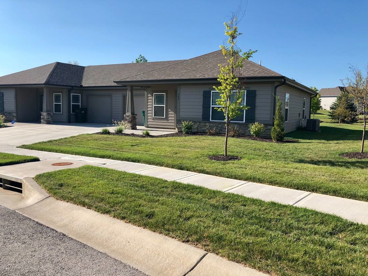 509 Se Maple Dr - Photo 2 of 15