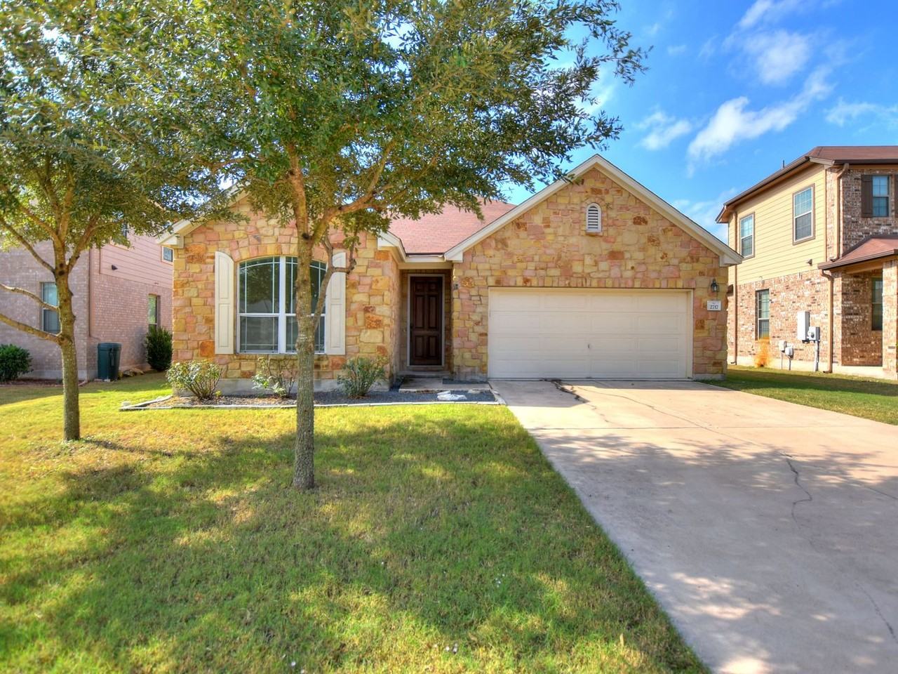 2717 Claremont Ct - Photo 2 of 30