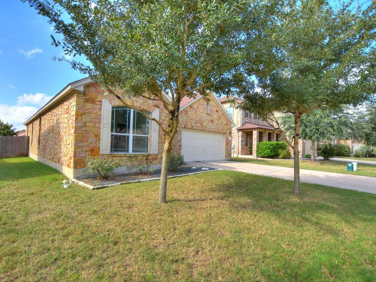 2717 Claremont Ct - Photo 3 of 30