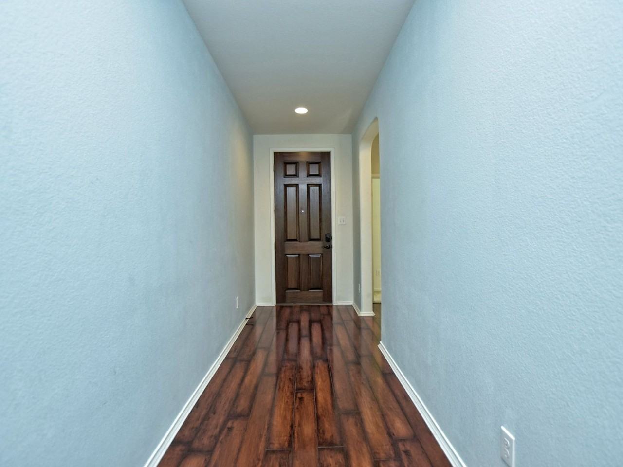 2717 Claremont Ct - Photo 4 of 30