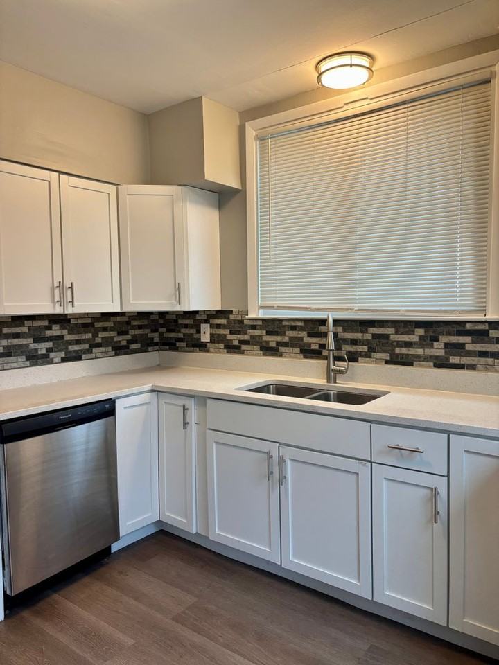 765 Garfield St - Photo 4 of 7