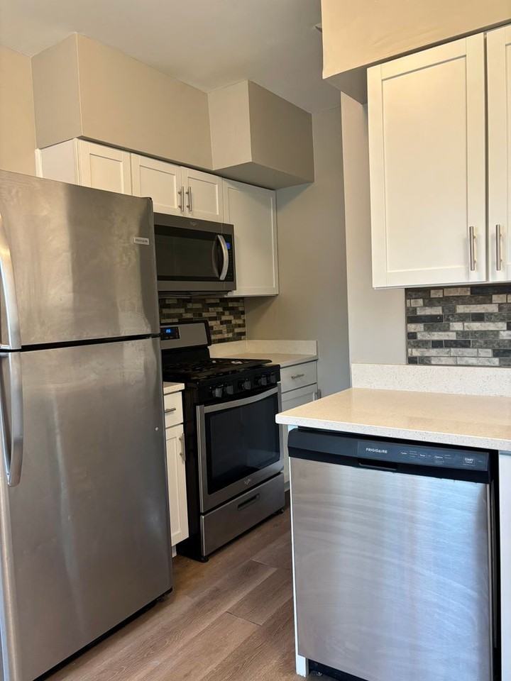 765 Garfield St - Photo 6 of 7