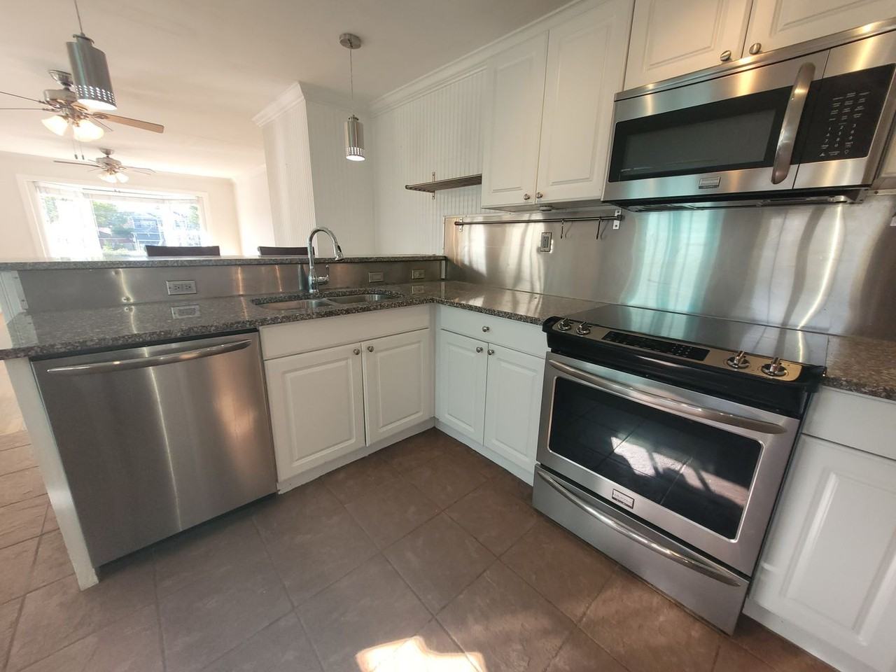1226 Richmond Cres - Photo 2 of 25