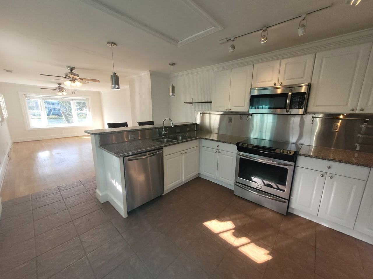 1226 Richmond Cres - Photo 6 of 25