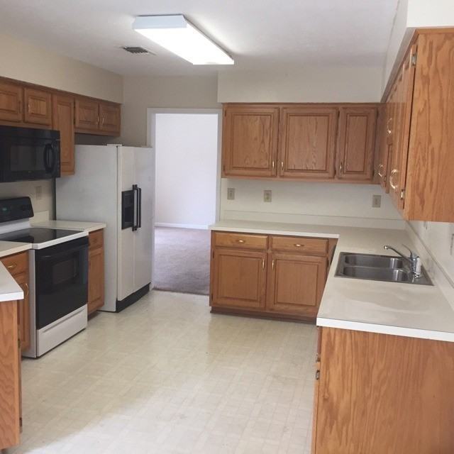 498 Greystone Way - Photo 4 of 17