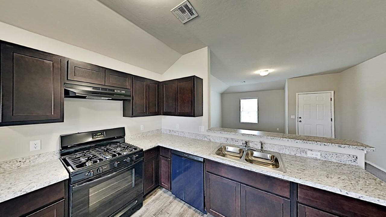 11520 Nw 97th St - Photo 6 of 16