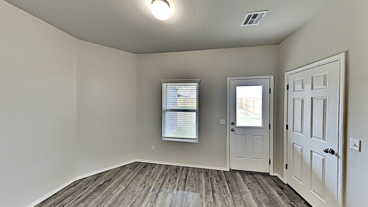 11520 Nw 97th St - Photo 7 of 16