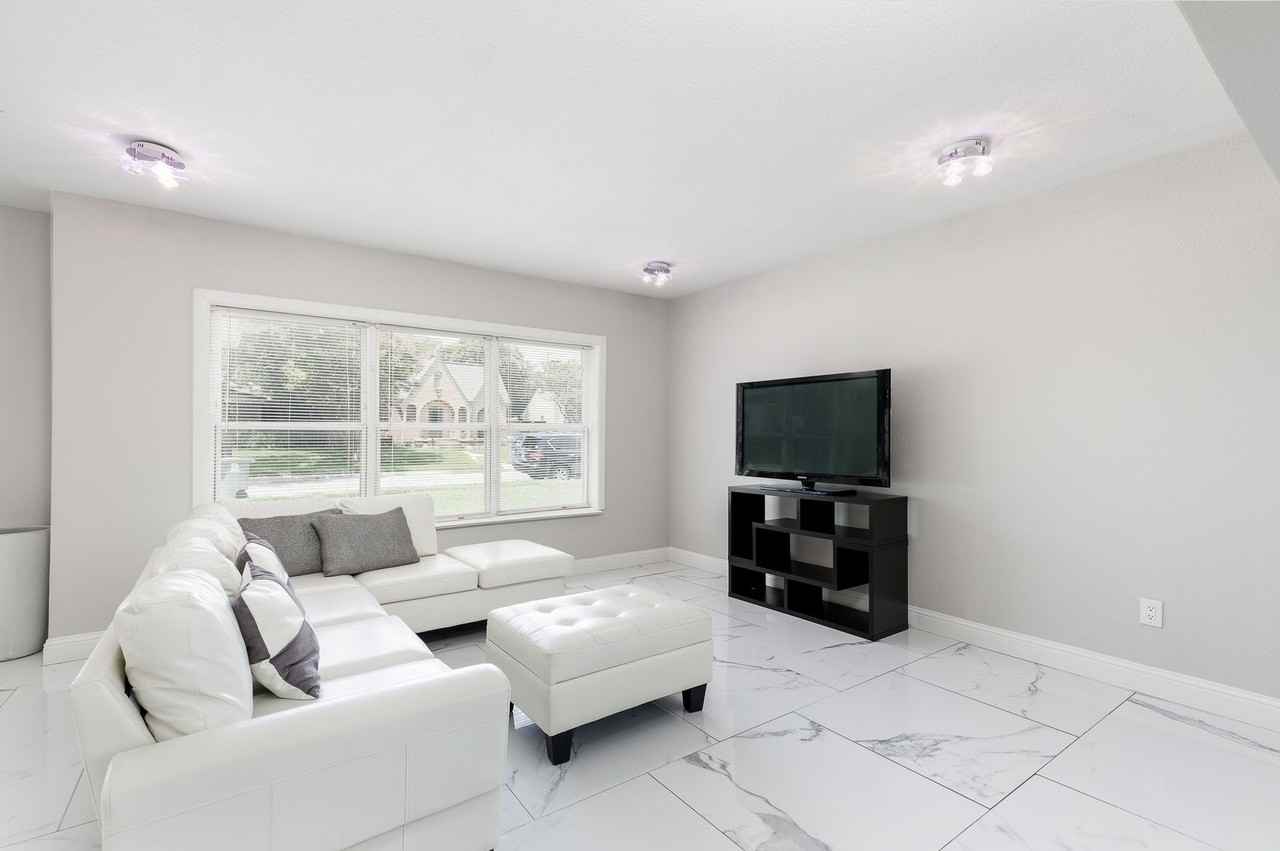 5702 Ellsworth Ave - Photo 3 of 27