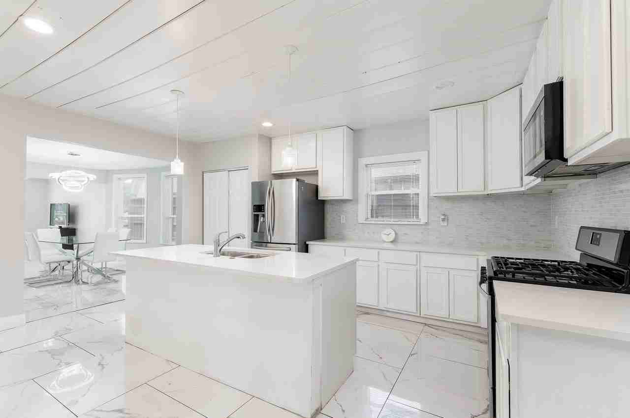 5702 Ellsworth Ave - Photo 7 of 27