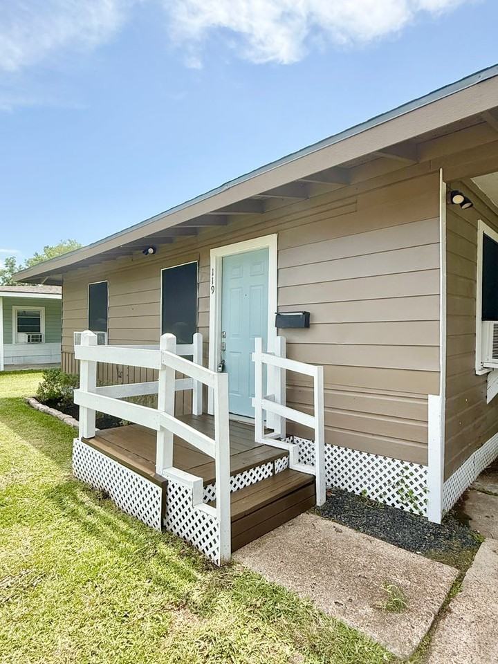 119 Oak Dr - Photo 2 of 15