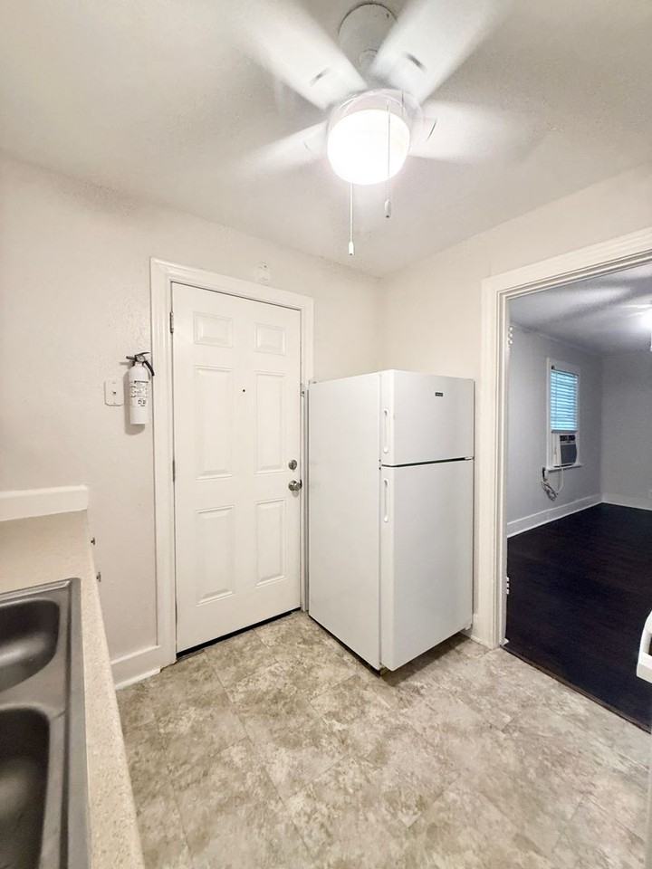 119 Oak Dr - Photo 7 of 15