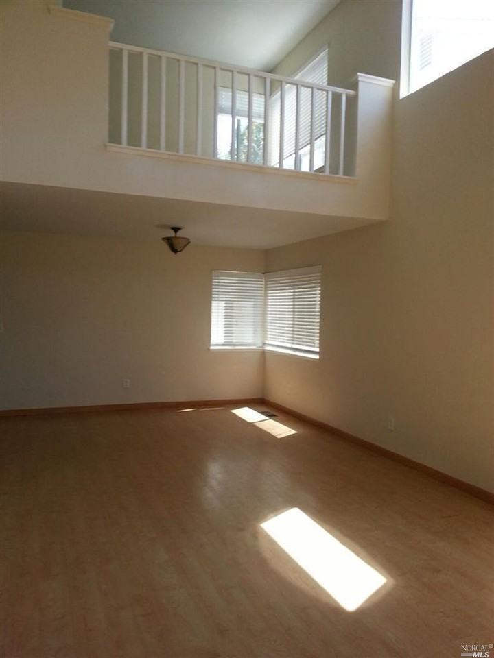 109 Birchwood Ct - Photo 5 of 19