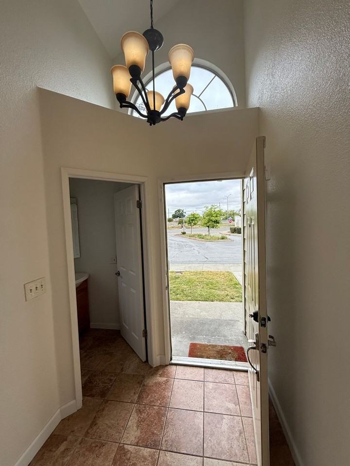 109 Birchwood Ct - Photo 7 of 19