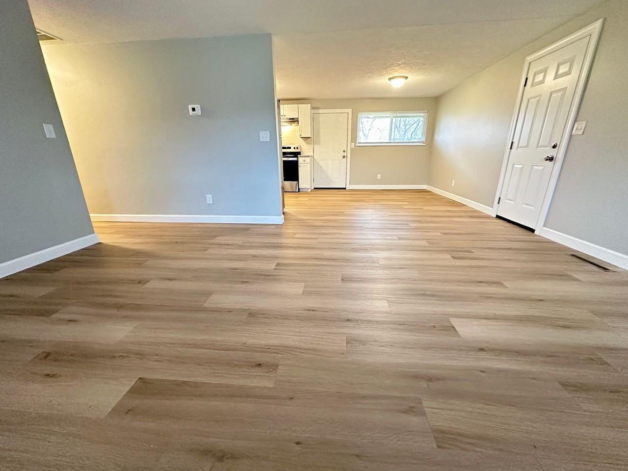 301 Henrich Dr - Photo 3 of 14