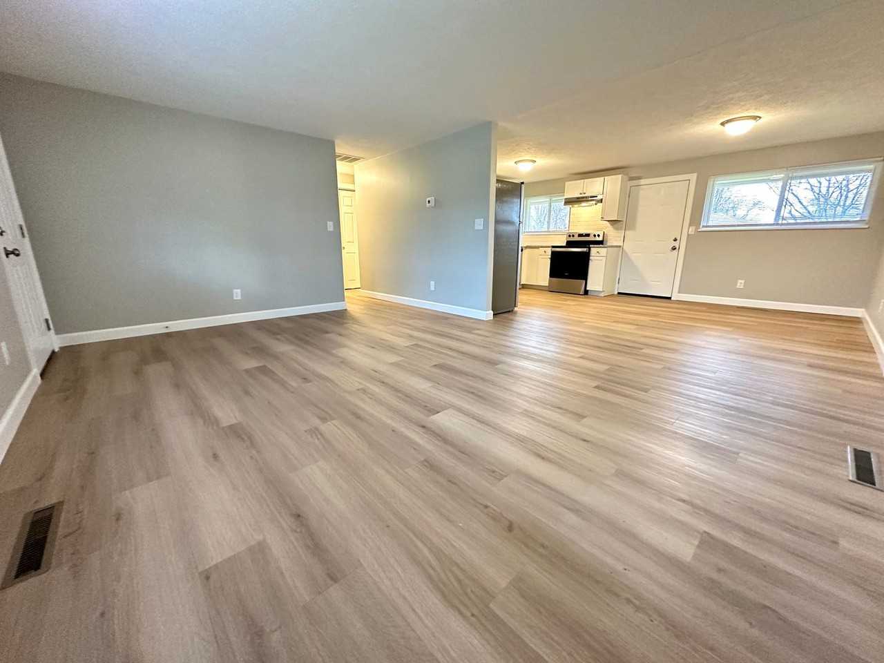 301 Henrich Dr - Photo 4 of 14