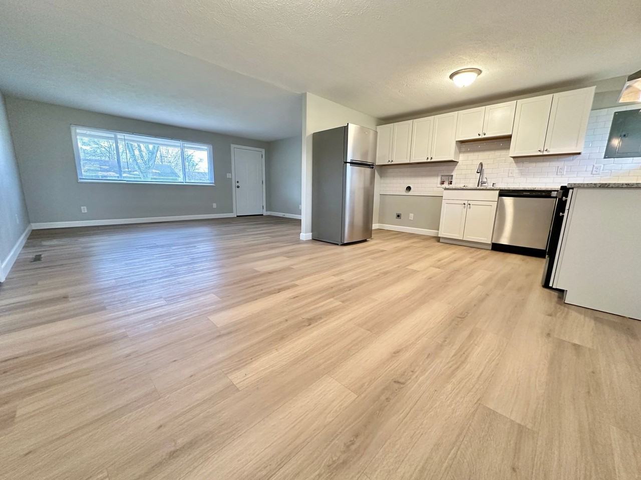 301 Henrich Dr - Photo 6 of 14