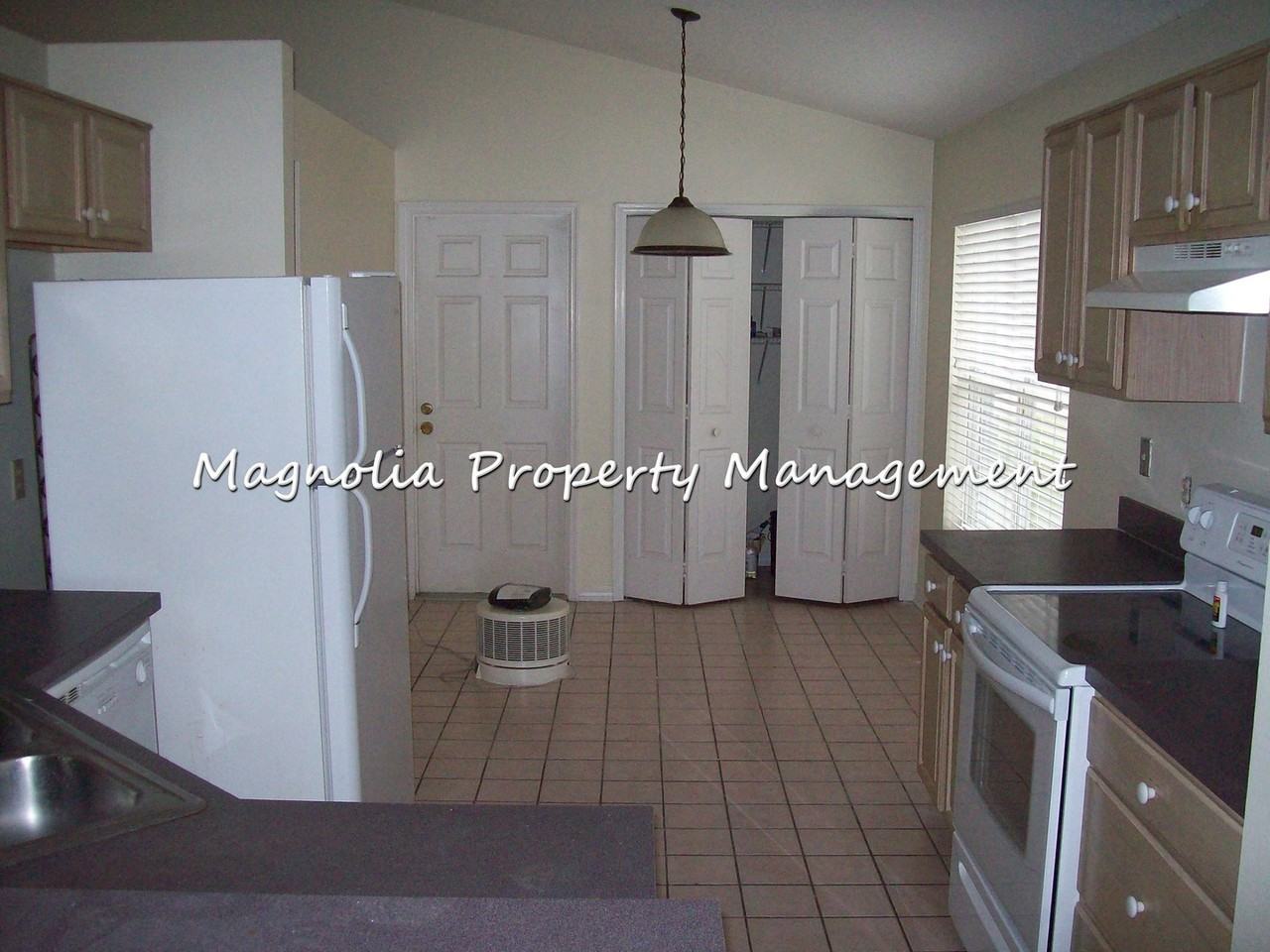 1322 Carlson Dr - Photo 3 of 14