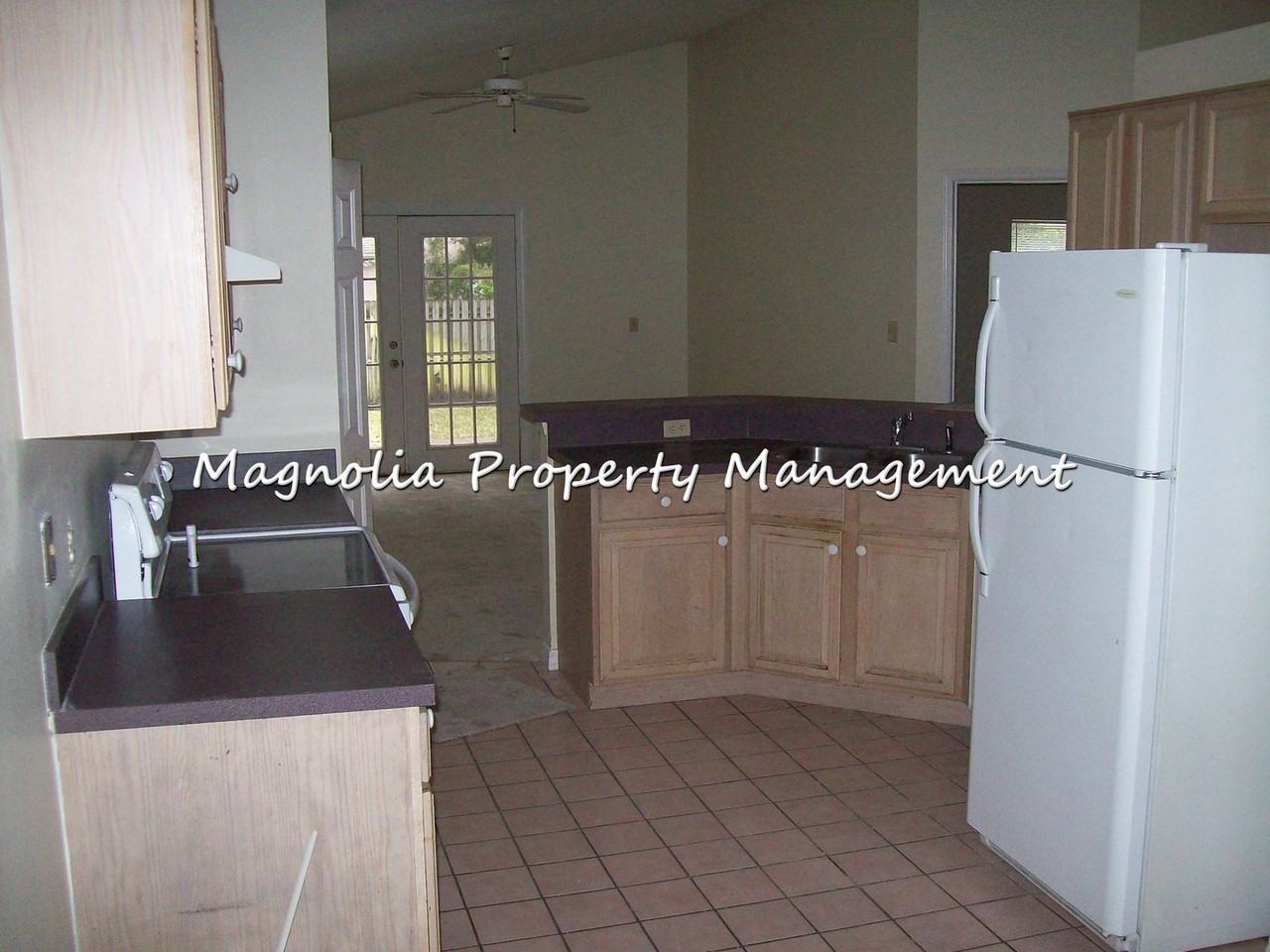 1322 Carlson Dr - Photo 4 of 14