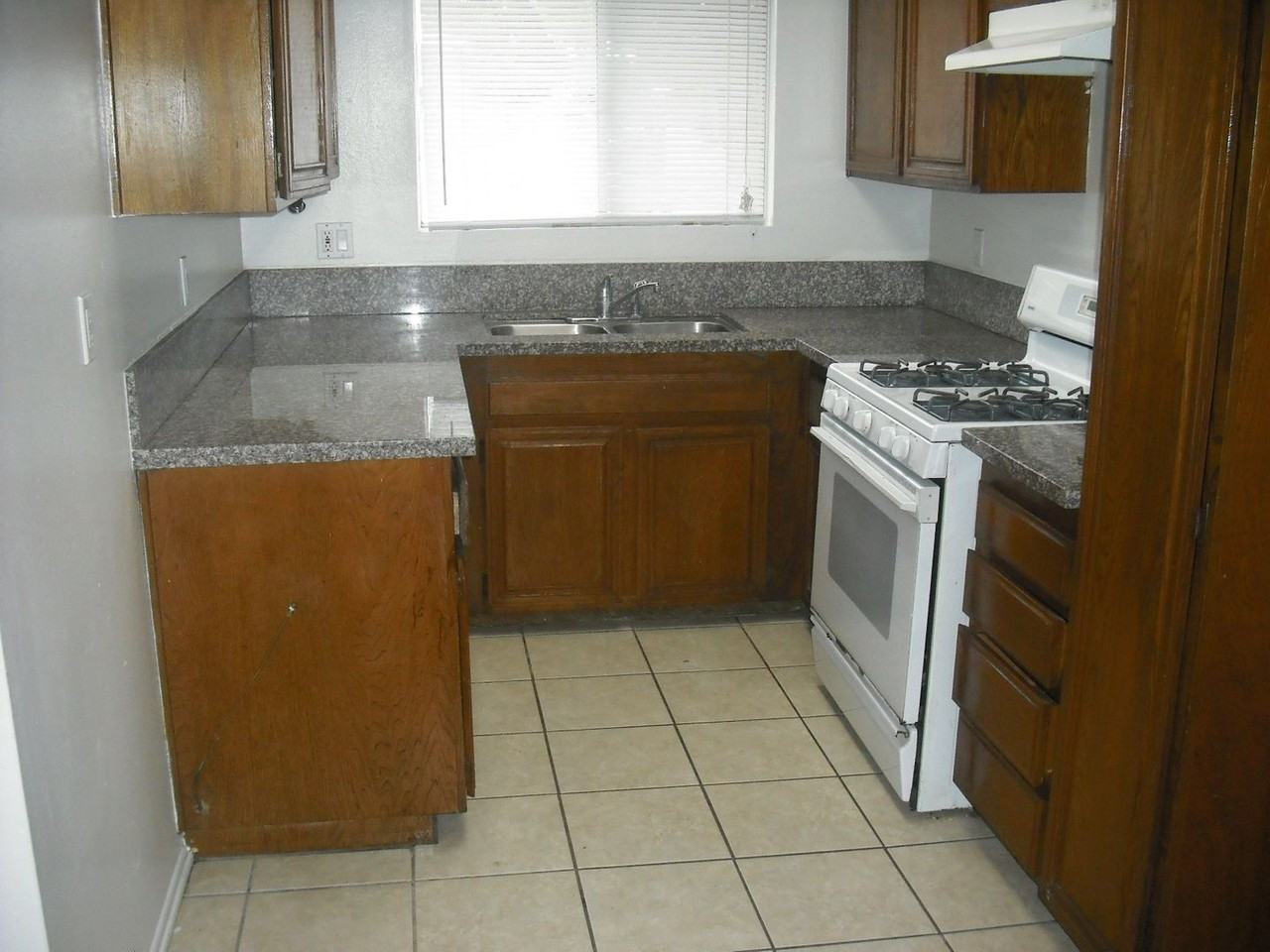 2577 Rudder Ave - Photo 5 of 6