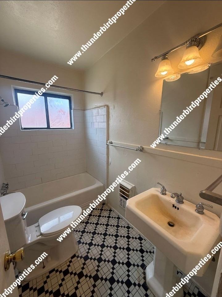 1202 Lead Ave Se - Photo 2 of 9