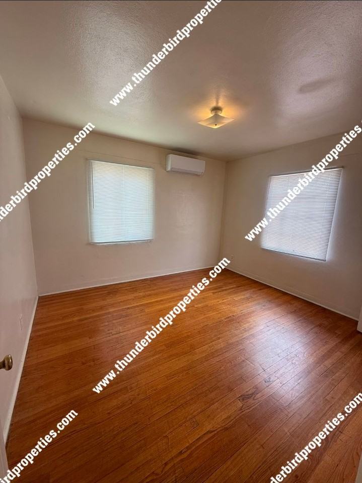 1202 Lead Ave Se - Photo 3 of 9