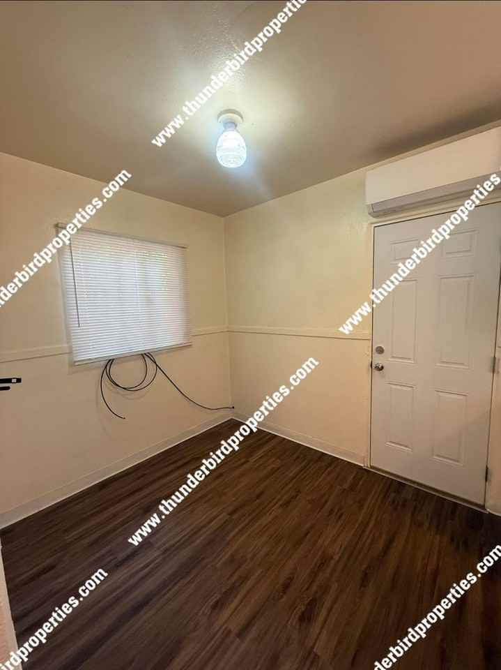1202 Lead Ave Se - Photo 5 of 9