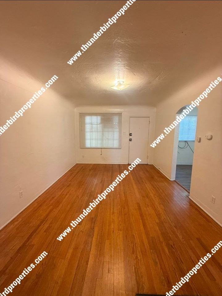 1202 Lead Ave Se - Photo 6 of 9