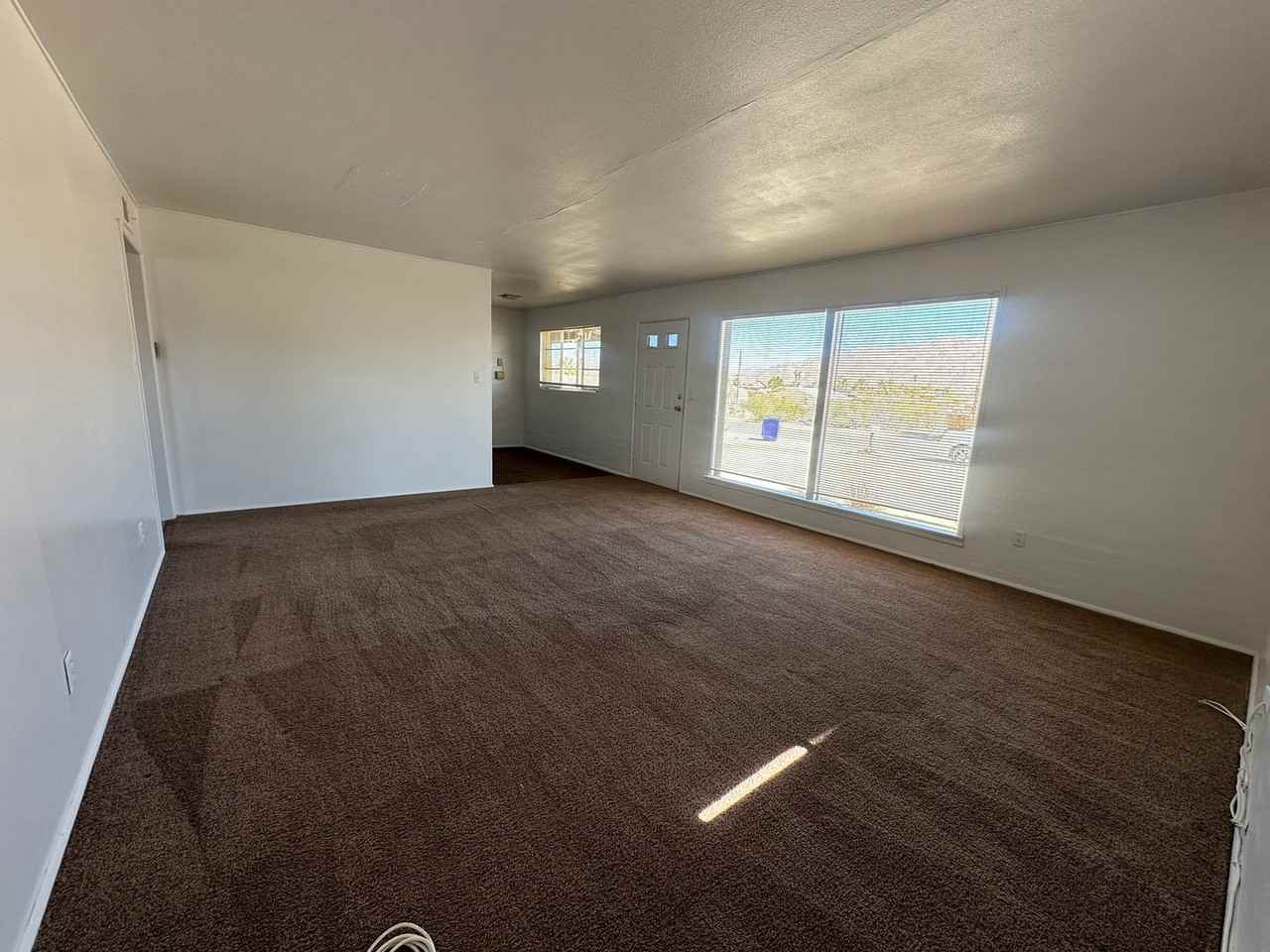 72256 Sunnyslope Dr - Photo 4 of 15