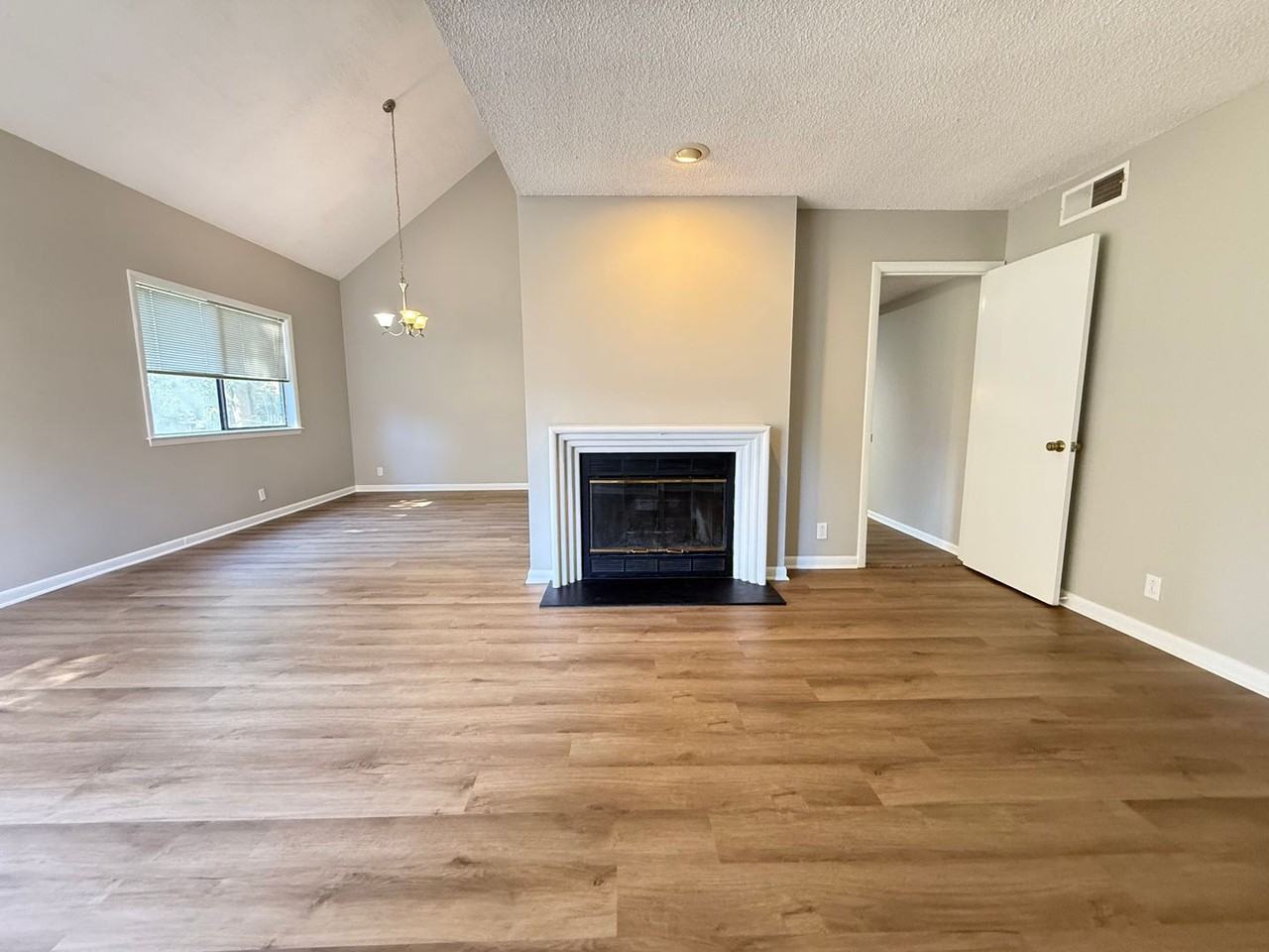 431 Belle Pointe Dr - Photo 2 of 34
