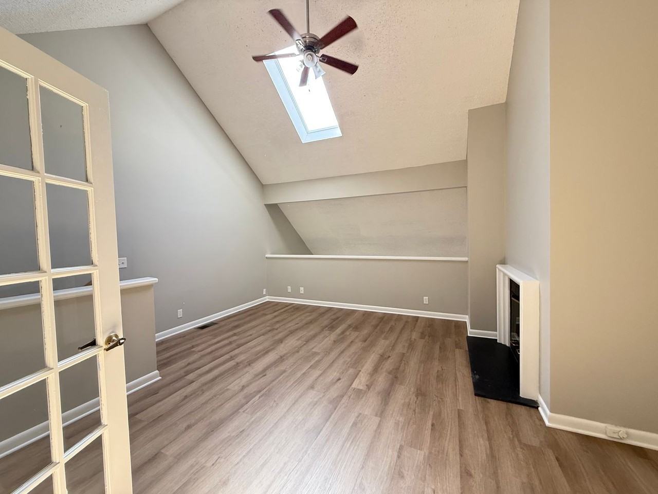 431 Belle Pointe Dr - Photo 3 of 34