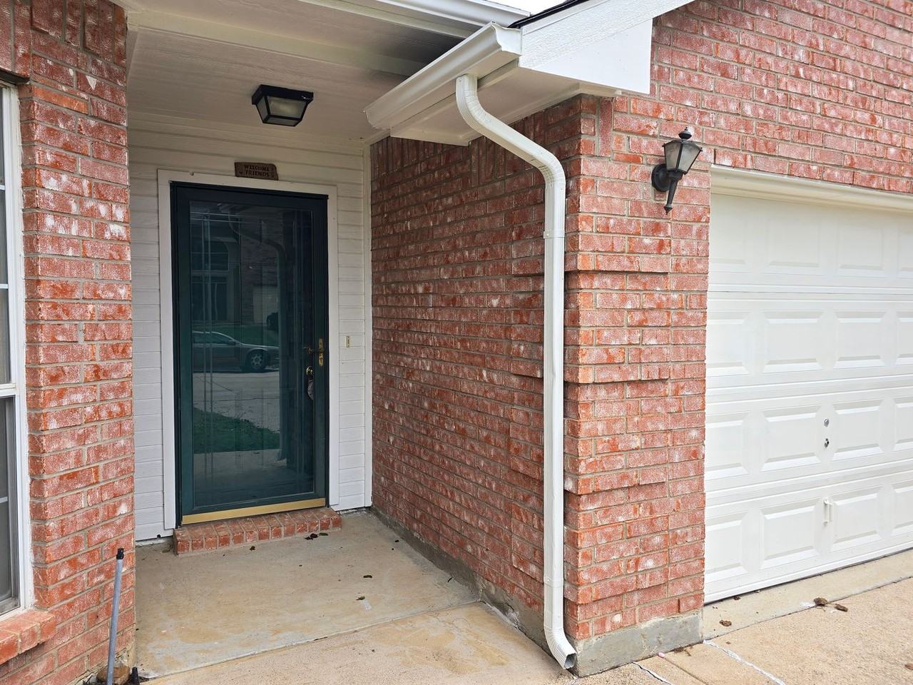 1268 Topeka Dr - Photo 2 of 37