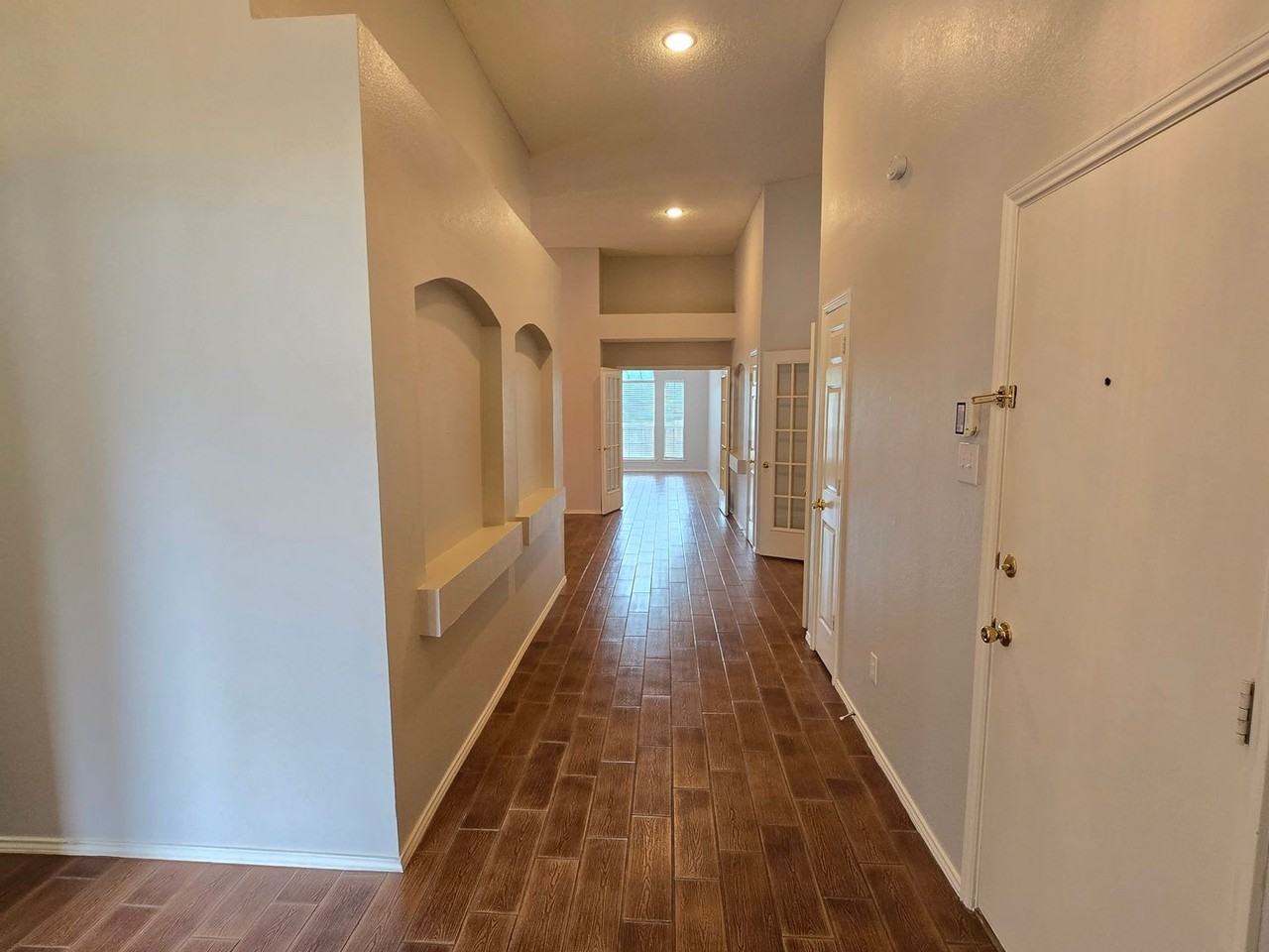 1268 Topeka Dr - Photo 3 of 37