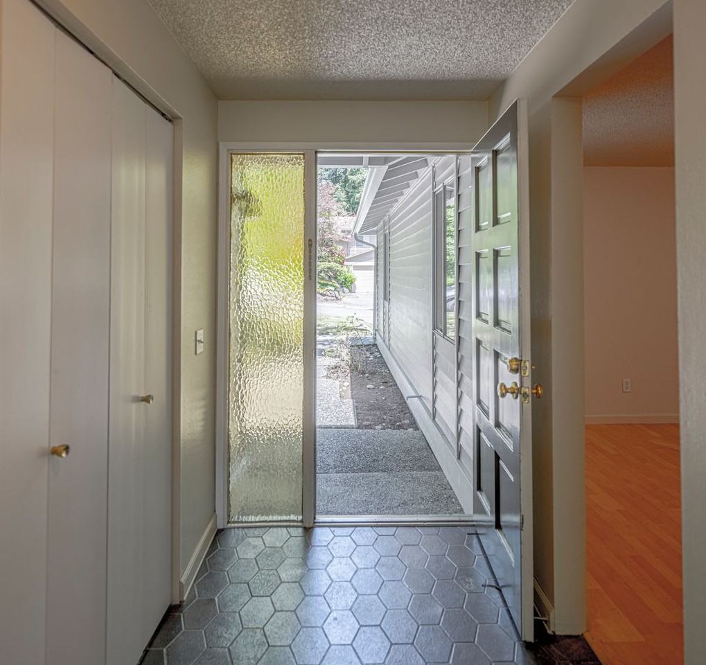 17123 Ne 31st Pl - Photo 2 of 18