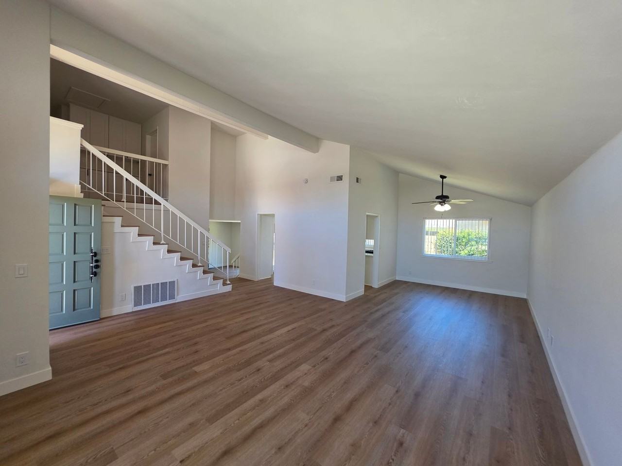 8831 Sailport Dr - Photo 4 of 27