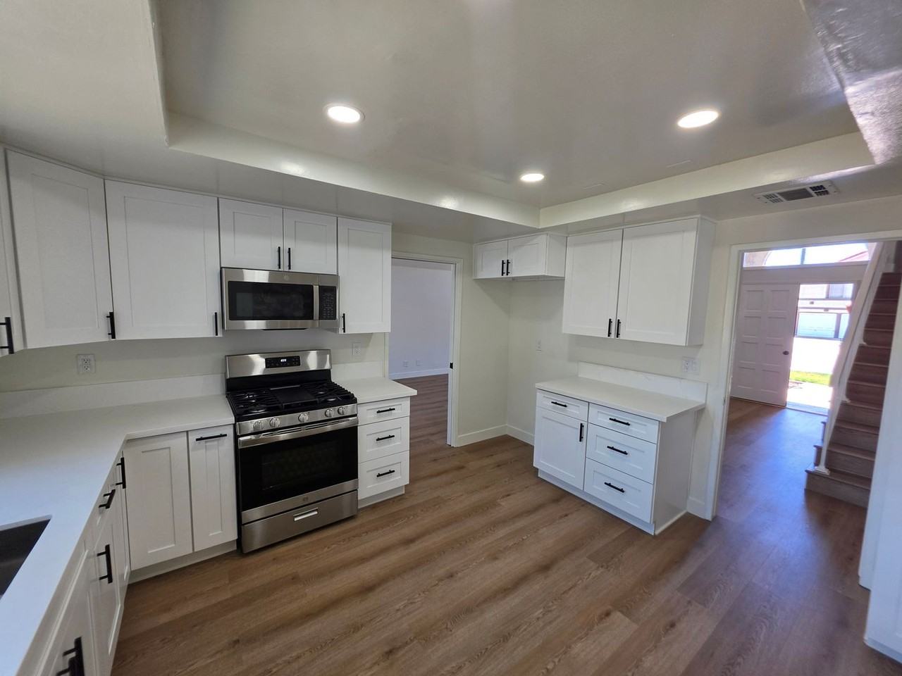 8831 Sailport Dr - Photo 7 of 27
