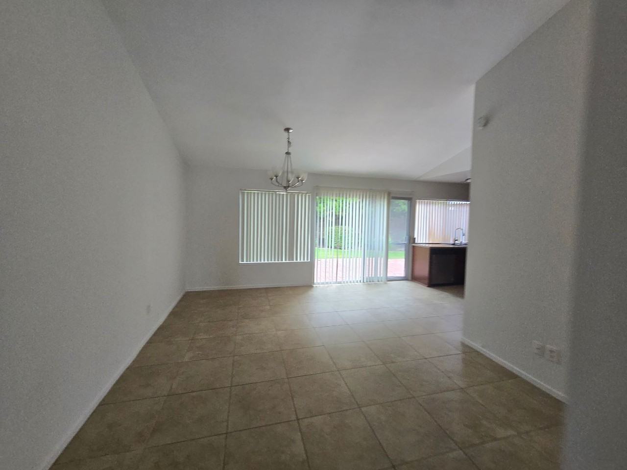 17832 Cardiff Cir - Photo 6 of 22
