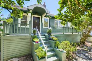 featured image of 2552 57th Ave Sw