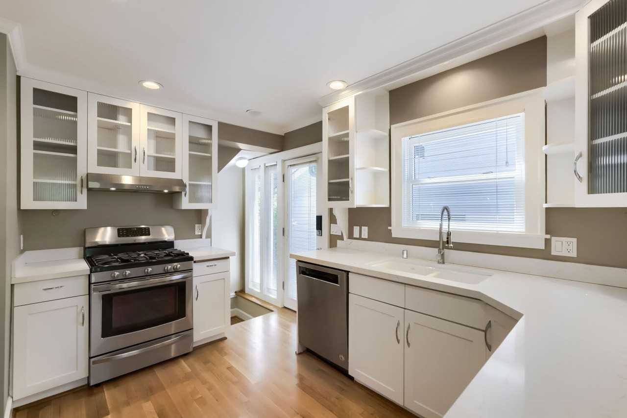 2552 57th Ave Sw - Photo 5 of 17
