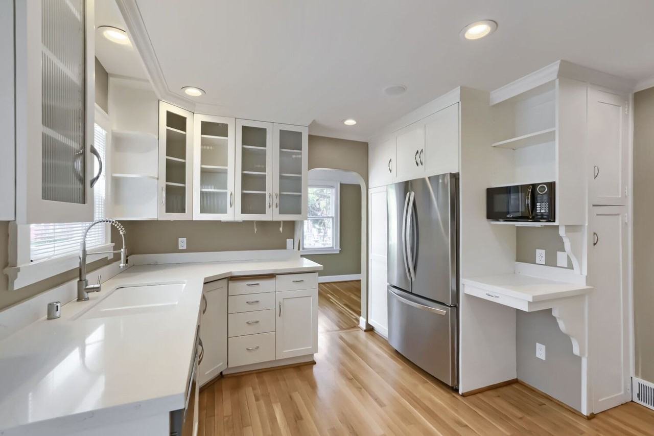 2552 57th Ave Sw - Photo 6 of 17