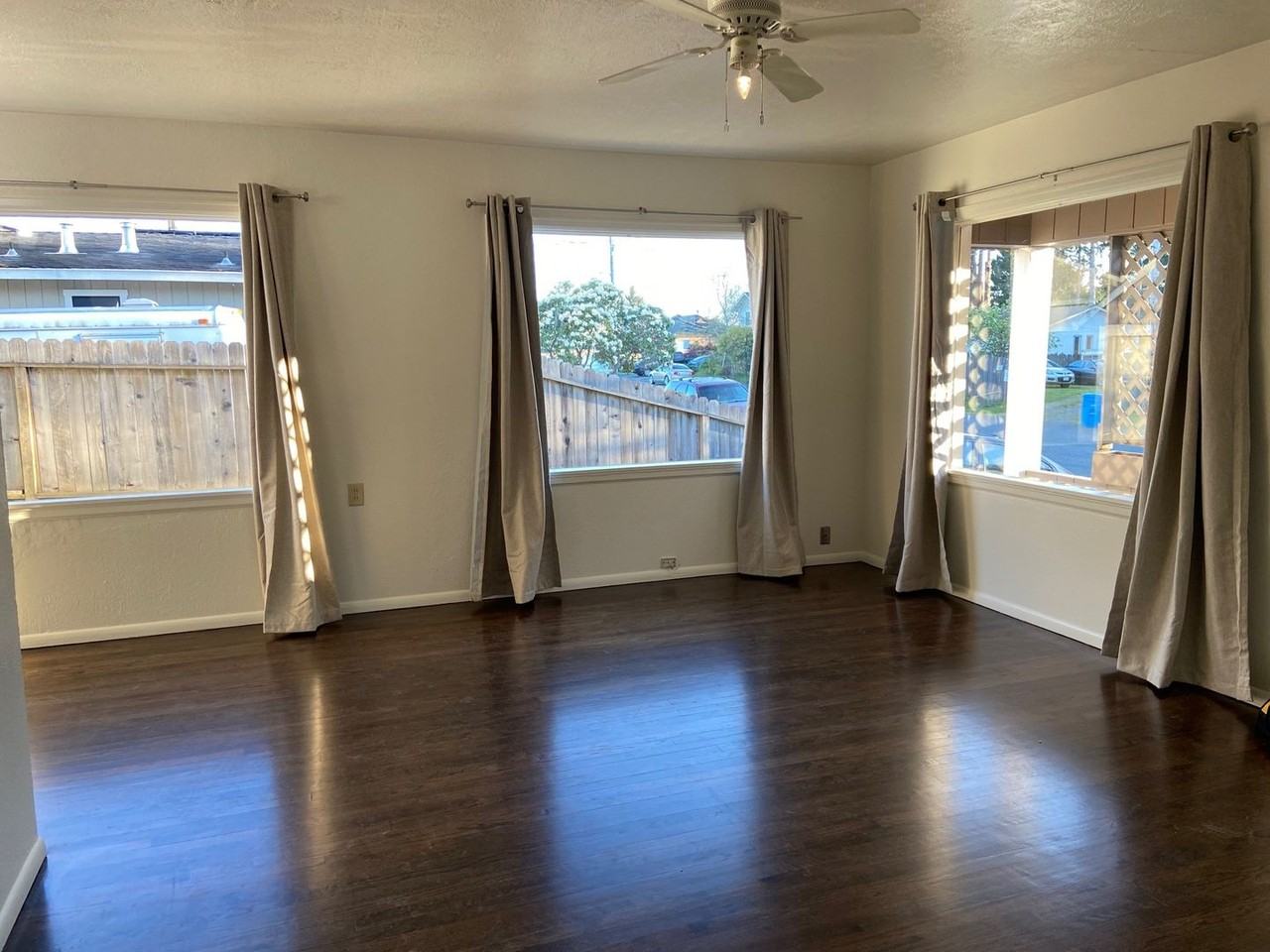 4055 Williams St - Photo 2 of 18