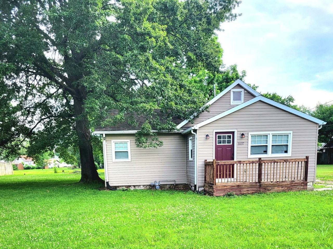 5137 Lakeview Dr - Photo 2 of 14