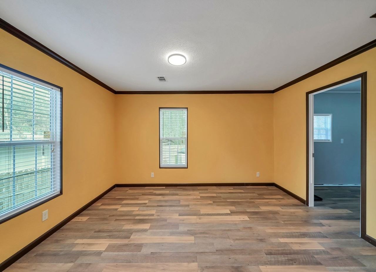 483 Howard St - Photo 6 of 19