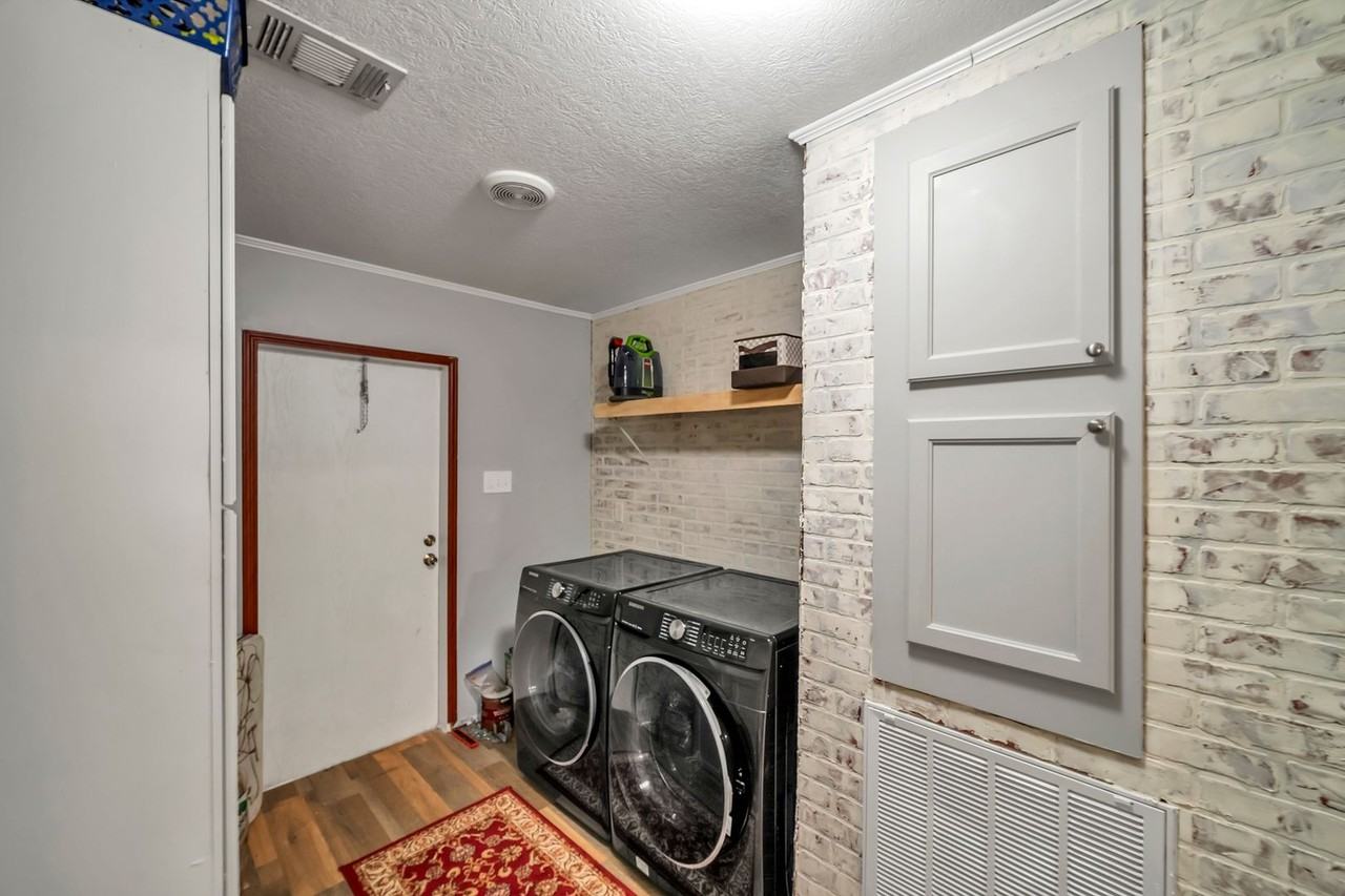 483 Howard St - Photo 7 of 19