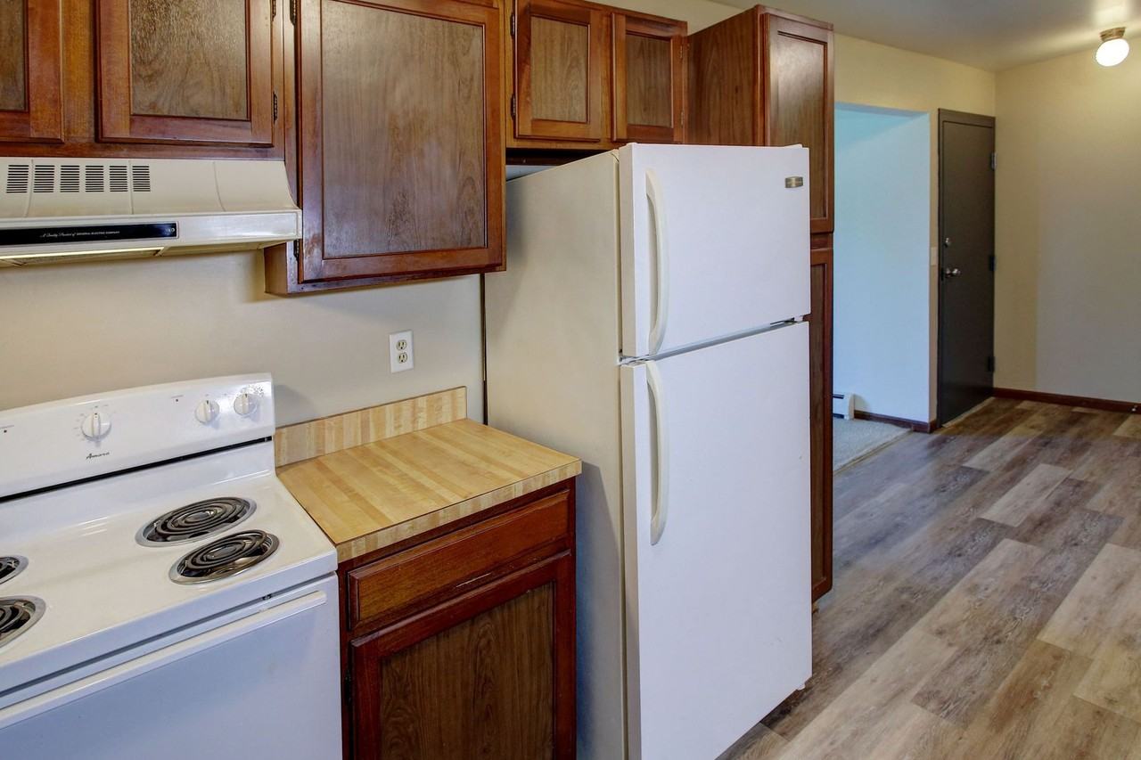 319 Oxford Ct - Photo 4 of 16