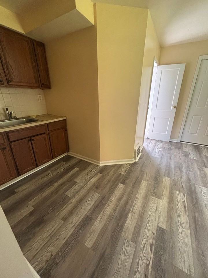 800 London Rd - Photo 4 of 8