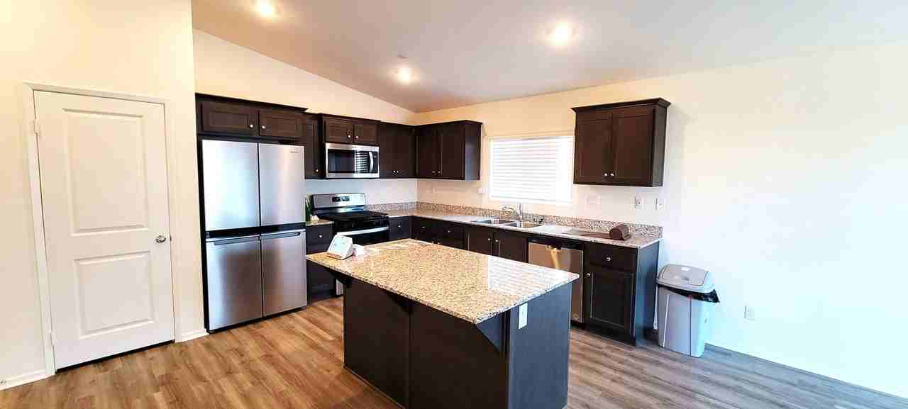 1238 Allegiance Ave - Photo 2 of 20
