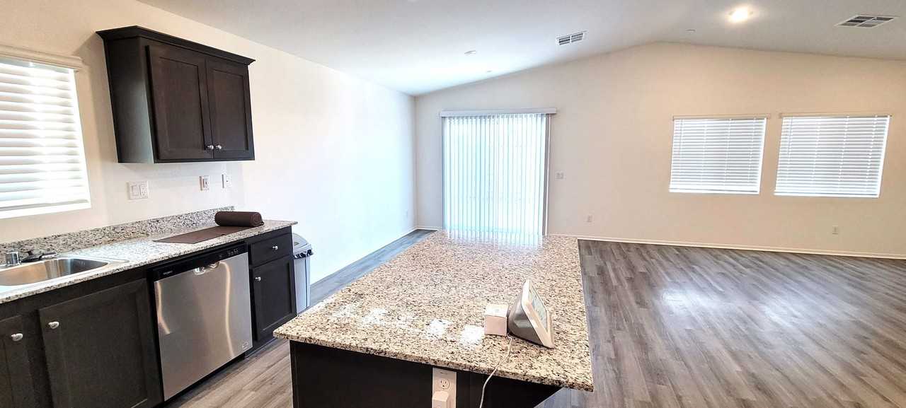 1238 Allegiance Ave - Photo 3 of 20