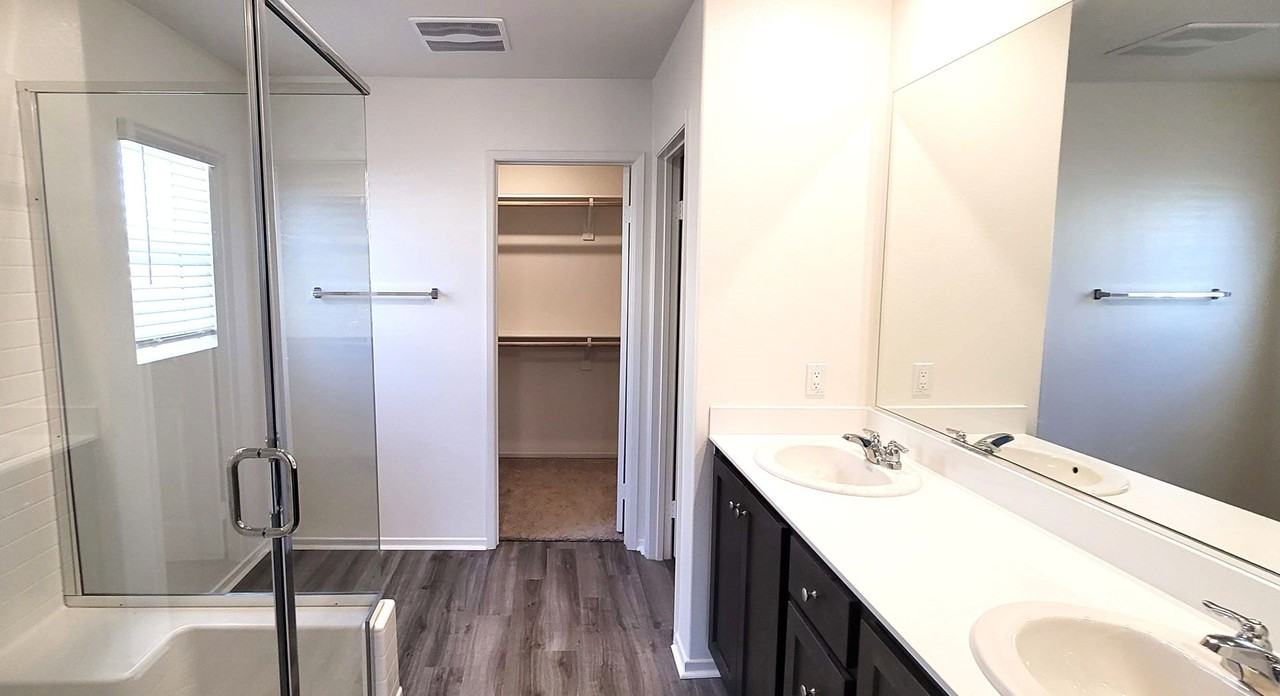 1238 Allegiance Ave - Photo 4 of 20