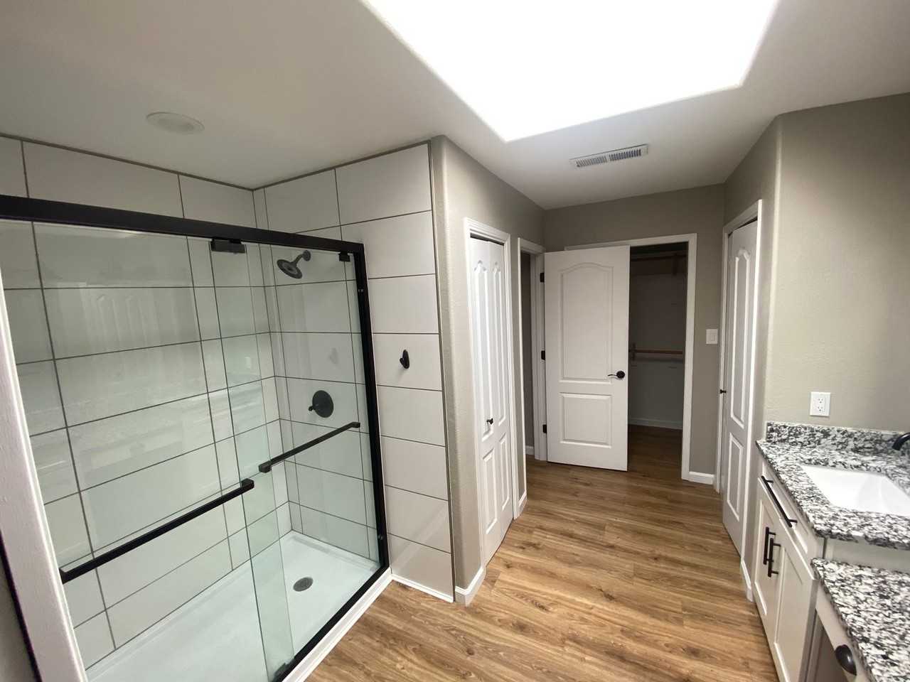 11100 Academy Ridge Rd Ne - Photo 2 of 16